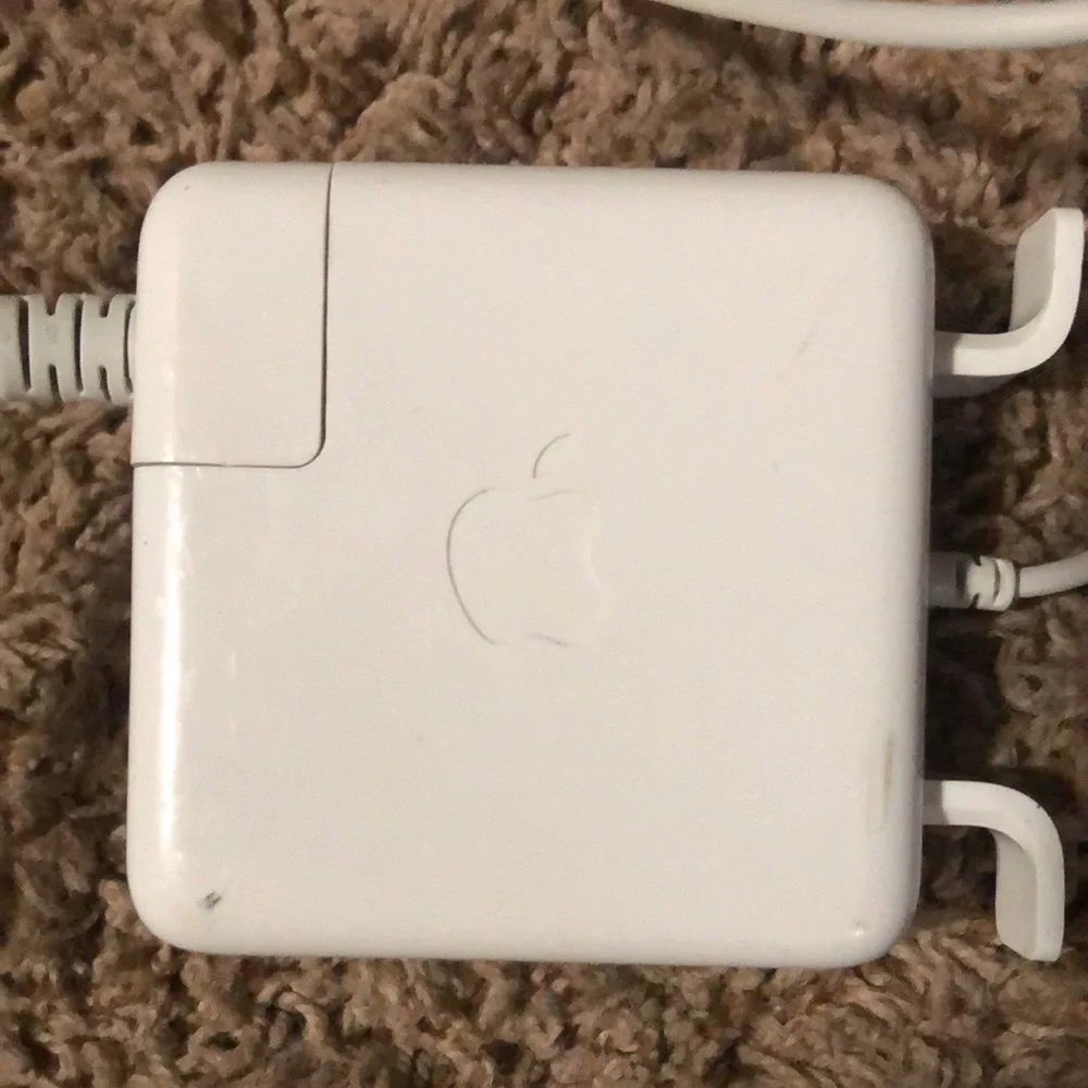 Apple 🍎 MacBook 65W portable power charger